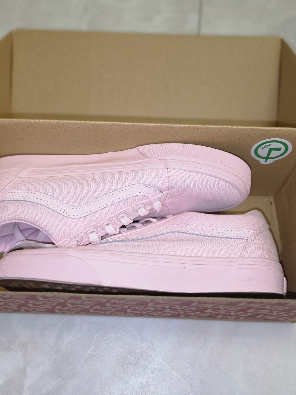 Vans Classic Low-Top Pink